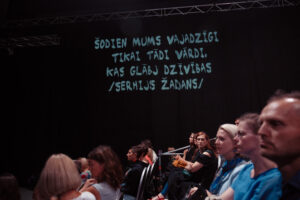 Mātes. Dziesma kara laikā