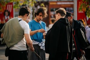 Zariņa trauslā balansēšana